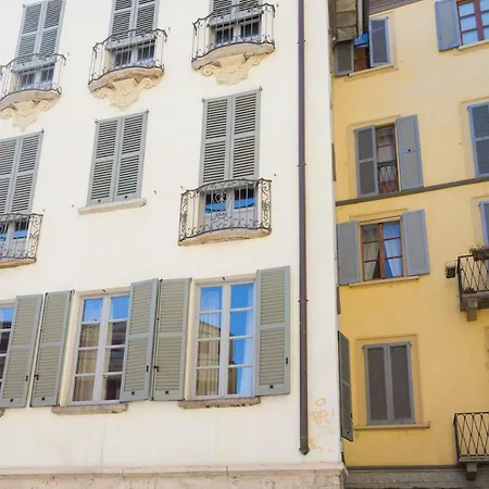 Cosy Apartment 2 Minutes From Duomo Milan Exterior photo