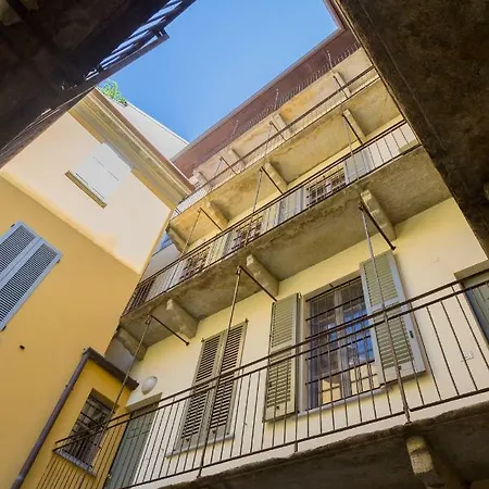 Cosy Apartment 2 Minutes From Duomo Milan Exterior photo