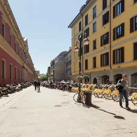Cosy Apartment 2 Minutes From Duomo Milan Exterior photo