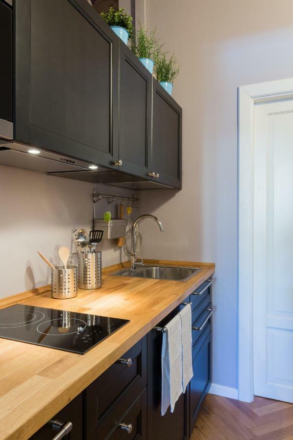 Cosy 2 Minutes From Duomo Apartment